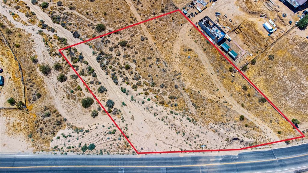 Image 2 of property listing at 10656 Choiceana, Hesperia, CA 92345