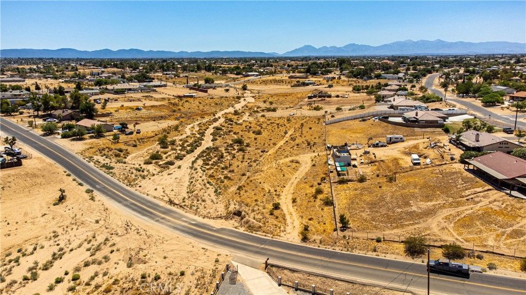 Image 21 of property listing at 10656 Choiceana, Hesperia, CA 92345