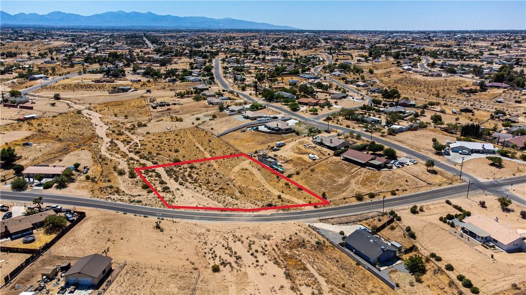 Image 6 of property listing at 10656 Choiceana, Hesperia, CA 92345