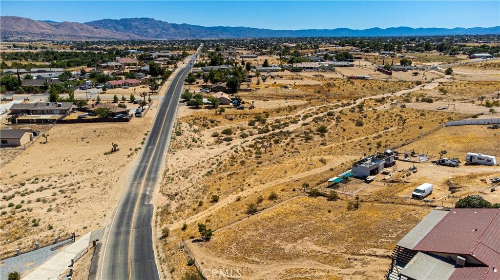Image 8 of property listing at 10656 Choiceana, Hesperia, CA 92345