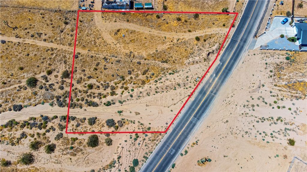 Image 9 of property listing at 10656 Choiceana, Hesperia, CA 92345