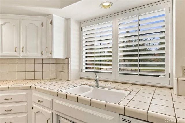 8012 Chaucer Street, Bakersfield, CA 93311
