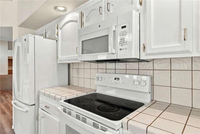 8012 Chaucer Street, Bakersfield, CA 93311