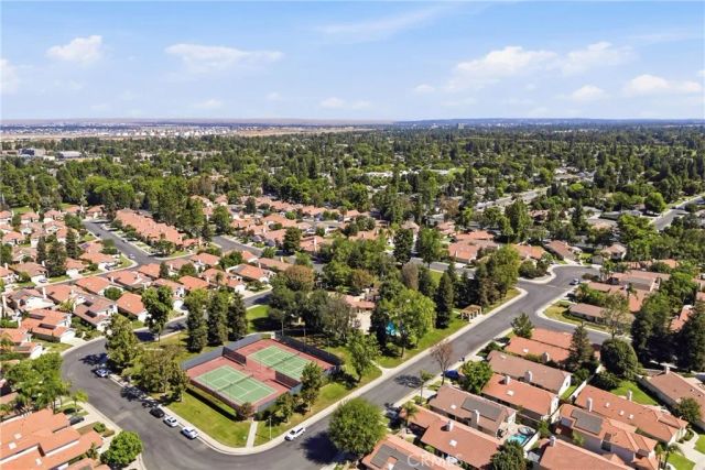 8012 Chaucer Street, Bakersfield, CA 93311