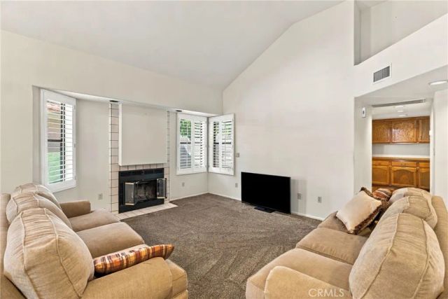8012 Chaucer Street, Bakersfield, CA 93311
