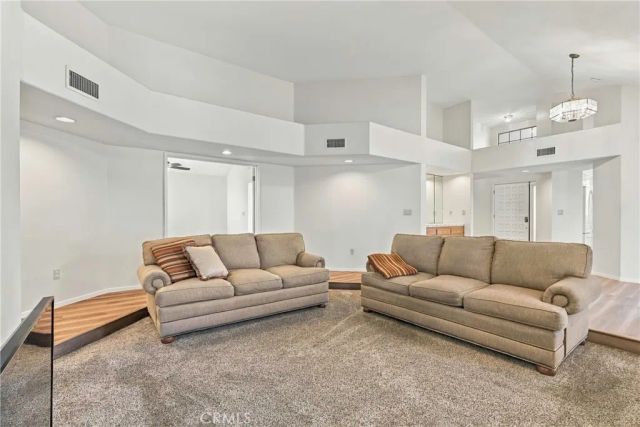 8012 Chaucer Street, Bakersfield, CA 93311