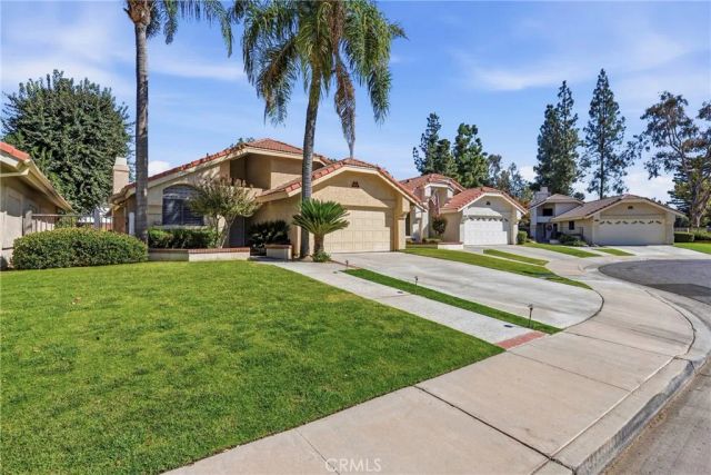 8012 Chaucer Street, Bakersfield, CA 93311