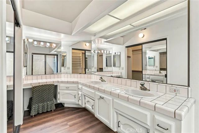 8012 Chaucer Street, Bakersfield, CA 93311