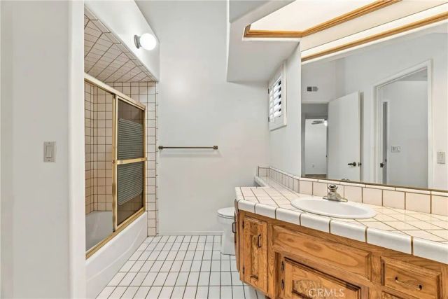 8012 Chaucer Street, Bakersfield, CA 93311