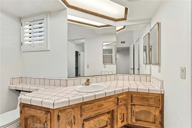 8012 Chaucer Street, Bakersfield, CA 93311