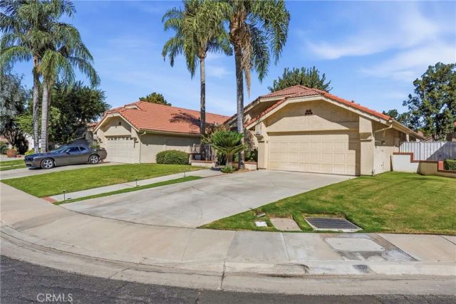 8012 Chaucer Street, Bakersfield, CA 93311