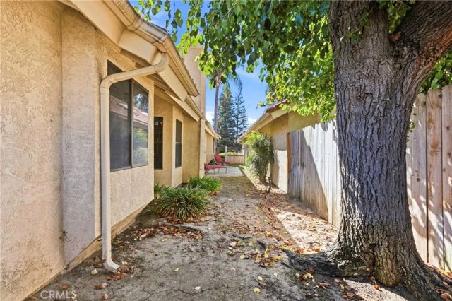 8012 Chaucer Street, Bakersfield, CA 93311