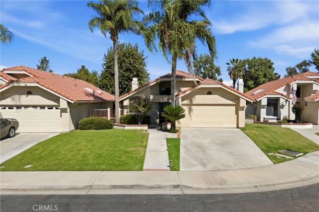 8012 Chaucer Street, Bakersfield, CA 93311