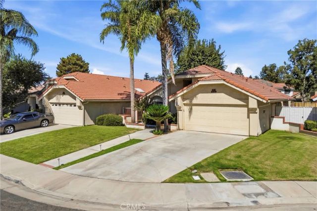 8012 Chaucer Street, Bakersfield, CA 93311