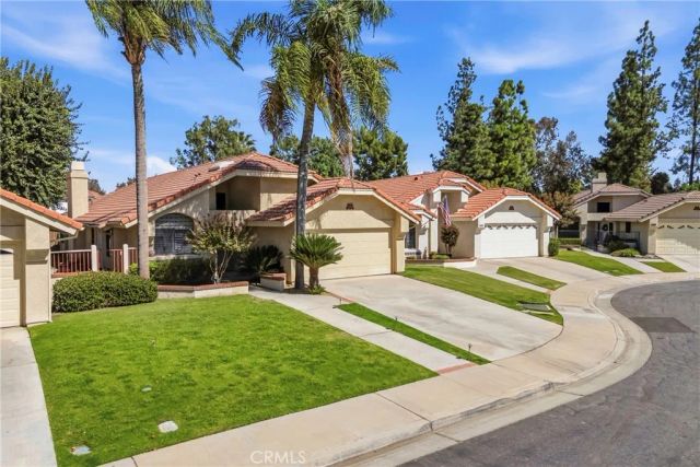 8012 Chaucer Street, Bakersfield, CA 93311