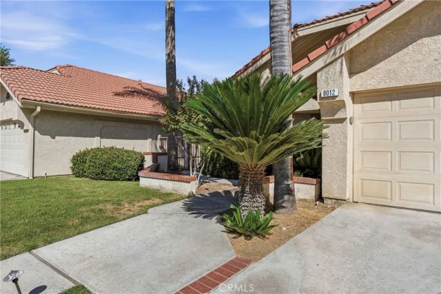 8012 Chaucer Street, Bakersfield, CA 93311