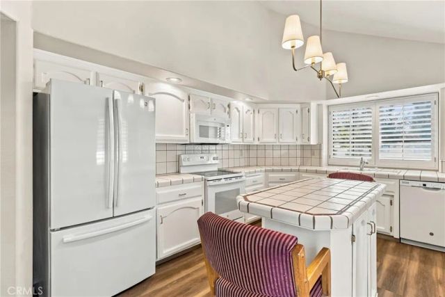8012 Chaucer Street, Bakersfield, CA 93311
