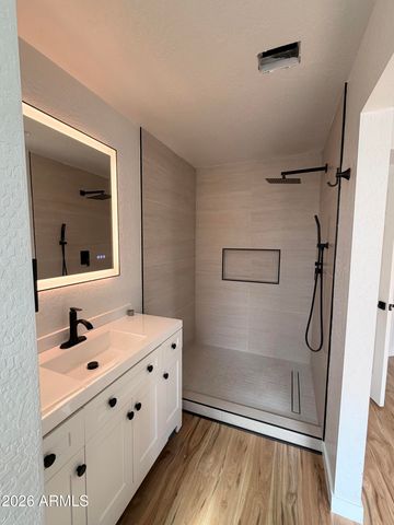6413 W ONYX Avenue, Glendale, AZ 85302
