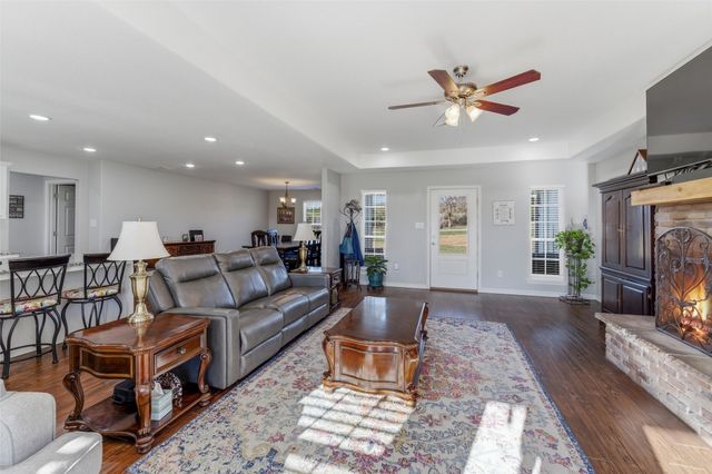 1006 High Point Drive, Mineral Wells, TX 76067