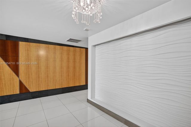 2950 NE 188th Street 302, Aventura, FL 33180