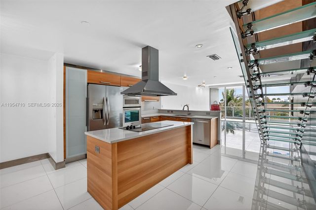 2950 NE 188th Street 302, Aventura, FL 33180
