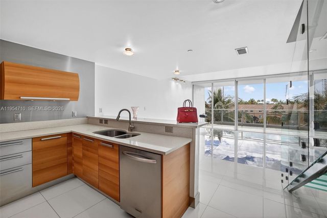 2950 NE 188th Street 302, Aventura, FL 33180