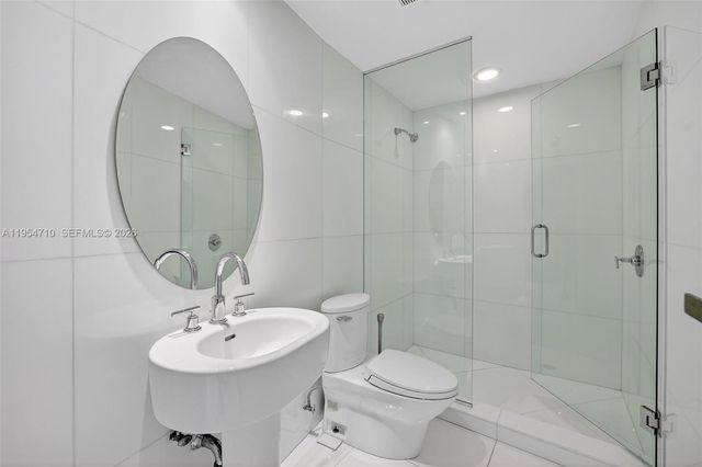 2950 NE 188th Street 302, Aventura, FL 33180