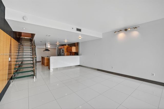 2950 NE 188th Street 302, Aventura, FL 33180