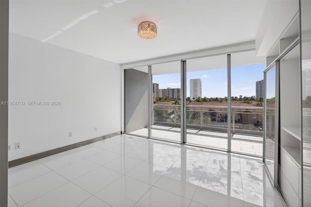 2950 NE 188th Street 302, Aventura, FL 33180