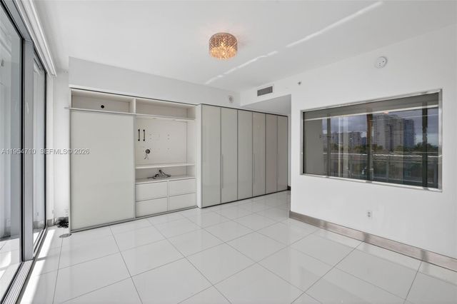 2950 NE 188th Street 302, Aventura, FL 33180