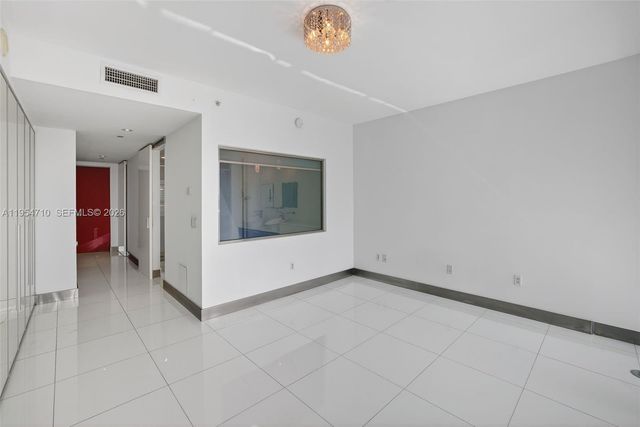 2950 NE 188th Street 302, Aventura, FL 33180