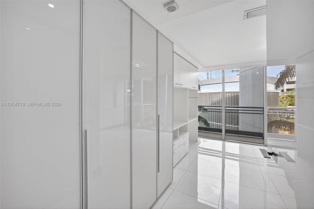 2950 NE 188th Street 302, Aventura, FL 33180