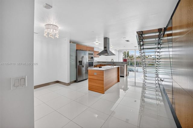 2950 NE 188th Street 302, Aventura, FL 33180