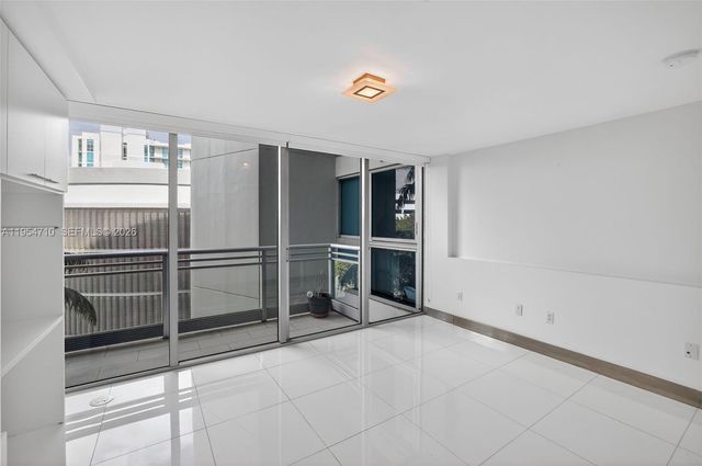 2950 NE 188th Street 302, Aventura, FL 33180