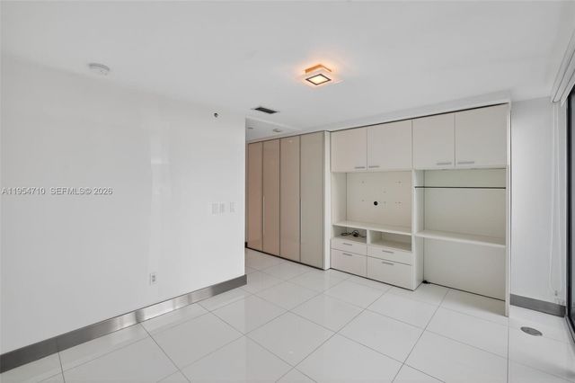 2950 NE 188th Street 302, Aventura, FL 33180