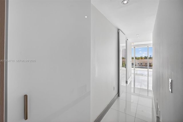 2950 NE 188th Street 302, Aventura, FL 33180