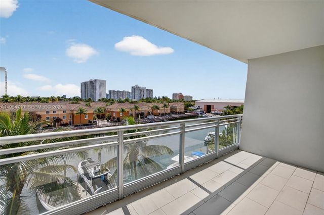 2950 NE 188th Street 302, Aventura, FL 33180