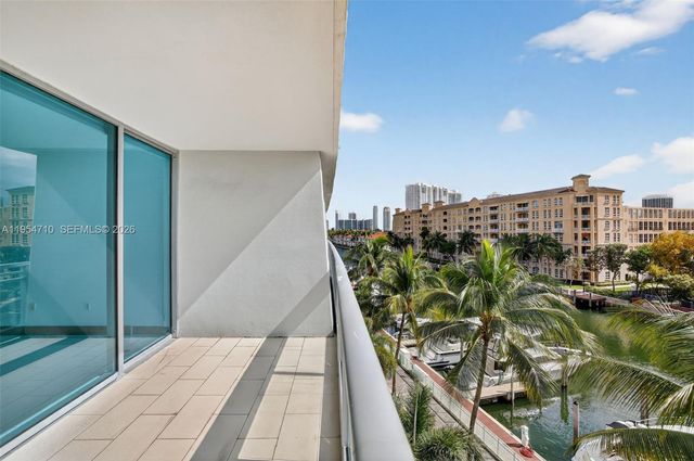 2950 NE 188th Street 302, Aventura, FL 33180