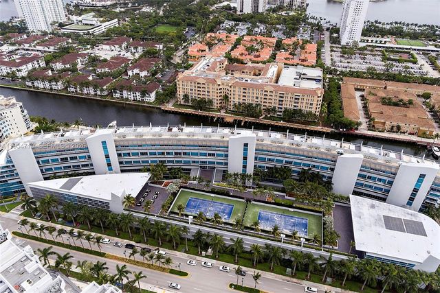 2950 NE 188th Street 302, Aventura, FL 33180