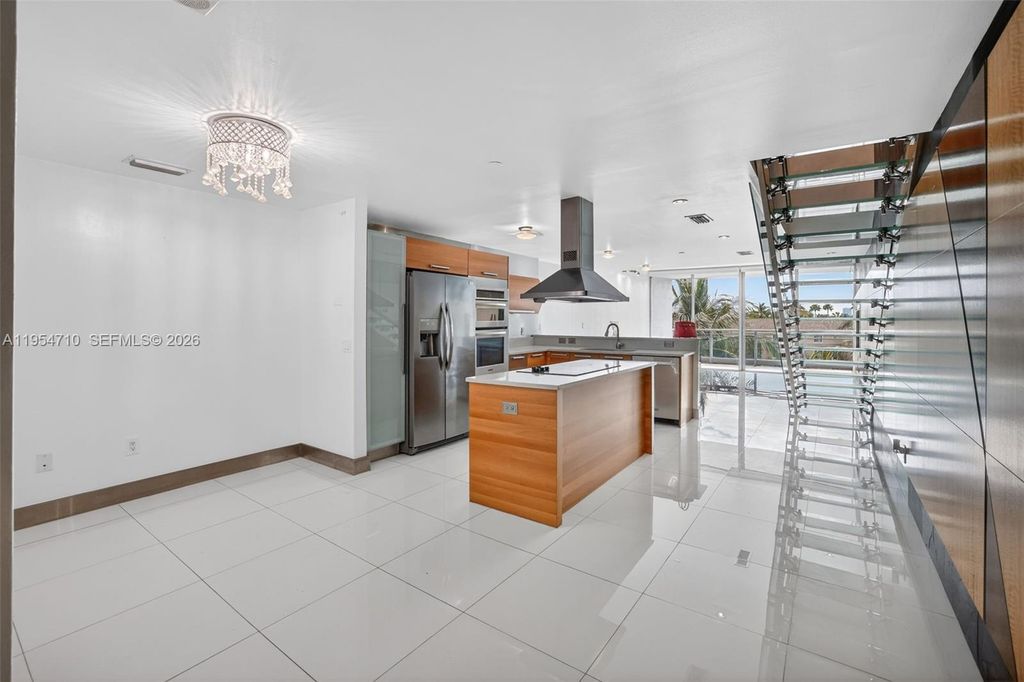 2950 NE 188th Street 302, Aventura, FL 33180