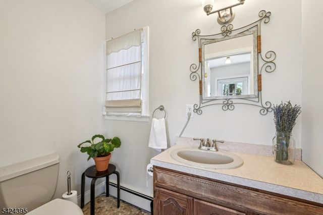 454 Northern Pkwy, Ridgewood Village, NJ 07450