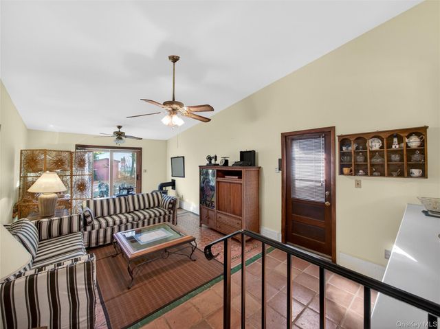 10 Dunnery Court, Suffern, NY 10901