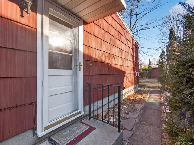 10 Dunnery Court, Suffern, NY 10901