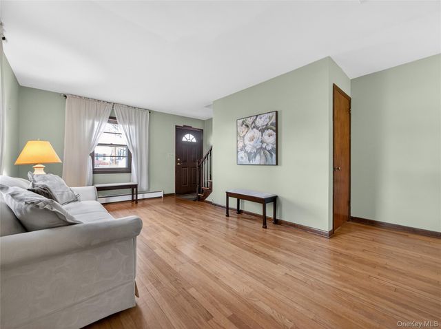 10 Dunnery Court, Suffern, NY 10901