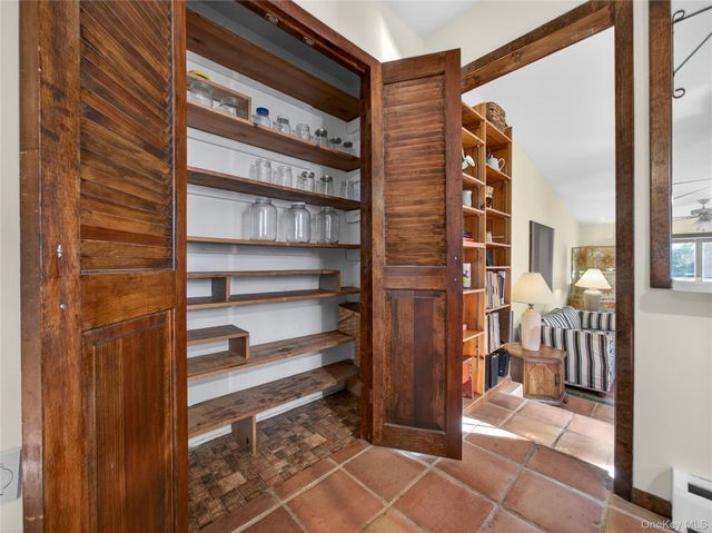 10 Dunnery Court, Suffern, NY 10901