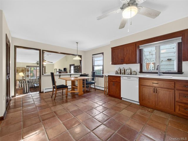 10 Dunnery Court, Suffern, NY 10901