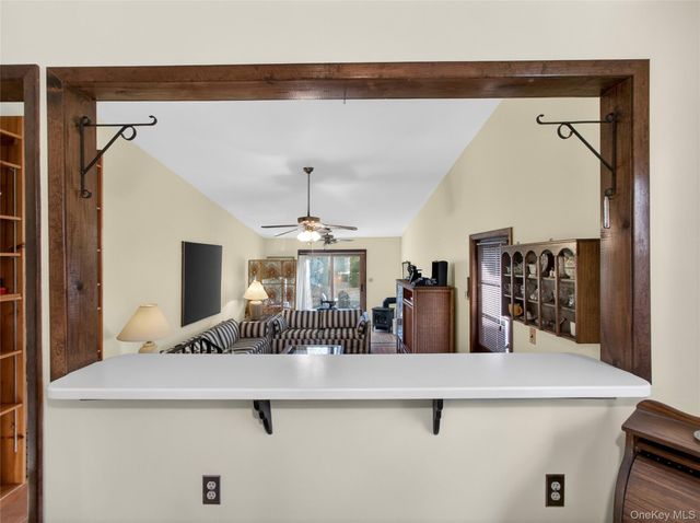 10 Dunnery Court, Suffern, NY 10901