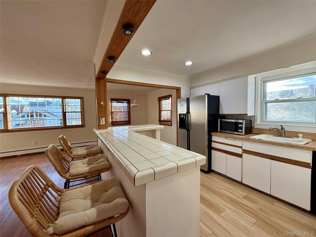 575 E Fulton Street Upper, Long Beach, NY 11561