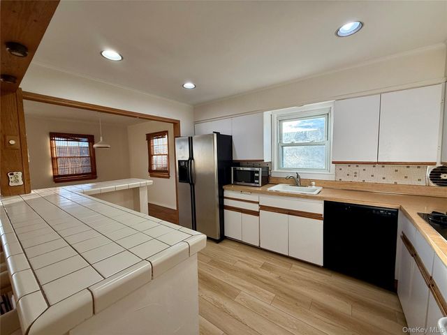 575 E Fulton Street Upper, Long Beach, NY 11561