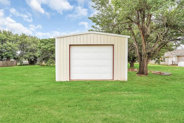 105 E Walk, Canute, OK 73626